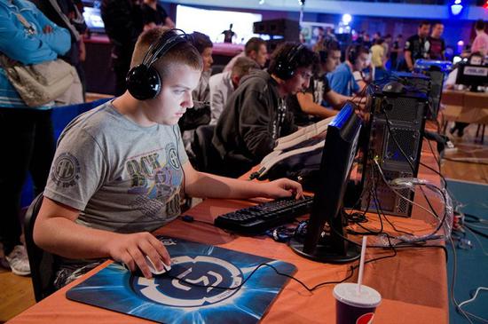 盛夏热血电竞体验引领文旅新风潮